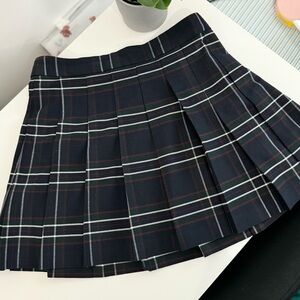 Aritzia Sunday Best - Pleated Skirt